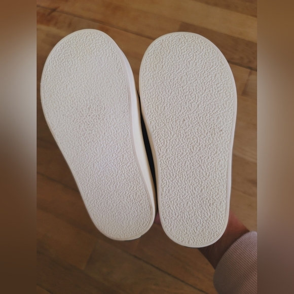 Freshly Picked Ebony Hard Sole Moccasins/Tennis Shoe,‎ Size 8 (Toddler) - Picture 9 of 9